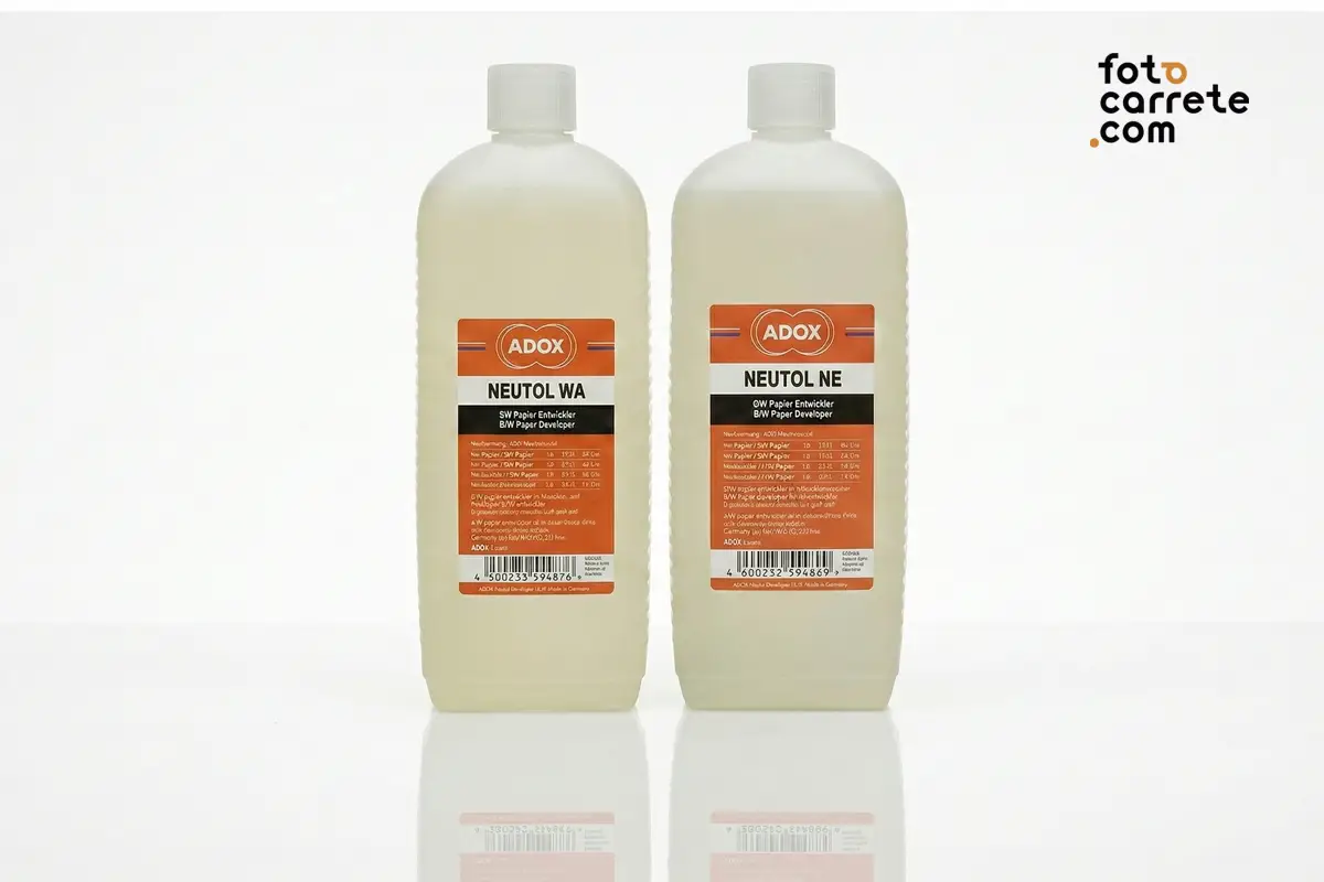 Botellas de revelador de papel blanco y negro Adox Neutol WA y Neutol NE