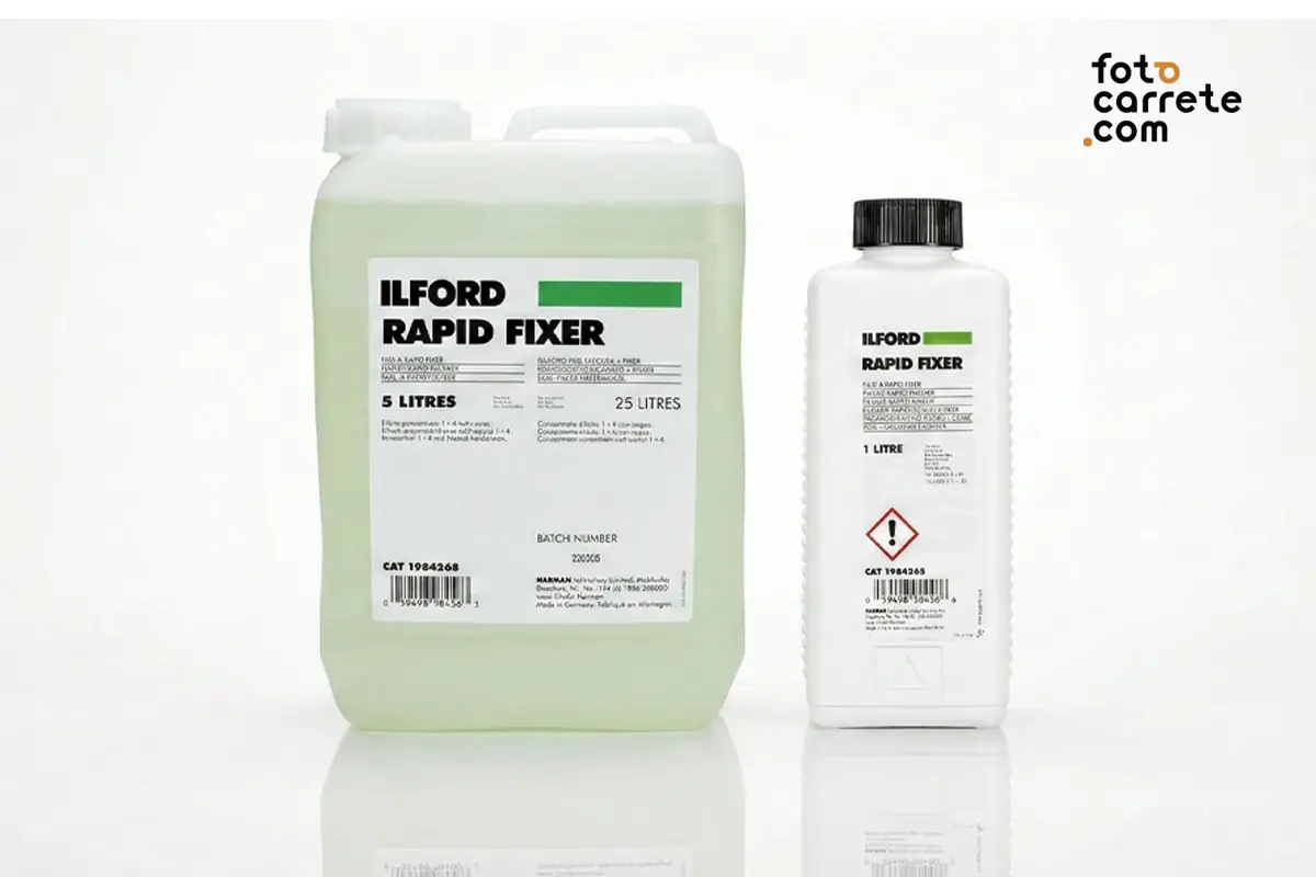 Garrafa de 5L y botella de 1L del fijador Ilford Rapid Fixer