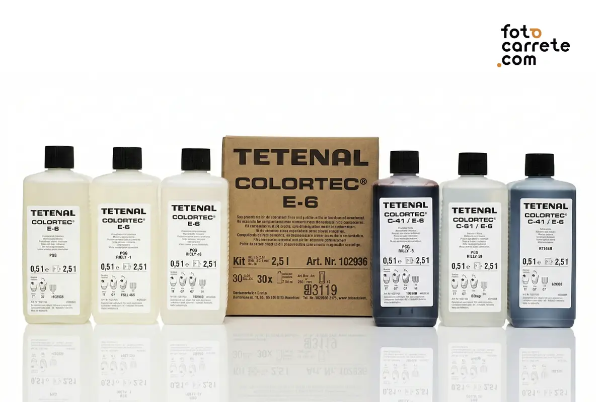Botellas y caja del kit de revelado positivo Tetenal Colortec E-6