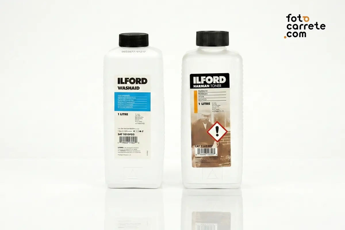 Botellas de 1 litro de Ilford Washaid y virador Harman Toner