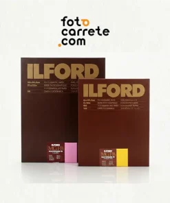 Dos cajas de papel fotográfico Ilford Multigrade FB Warmtone de diferentes tamaños sobre fondo blanco, mostrando los acabados brillo y semi-mate.