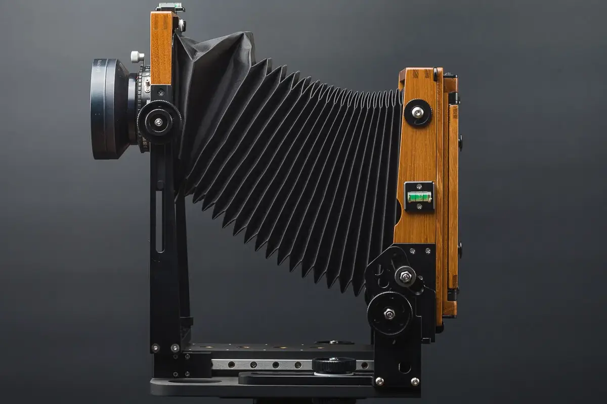 Vista lateral de cámara Chamonix mostrando mecanismos de basculamiento