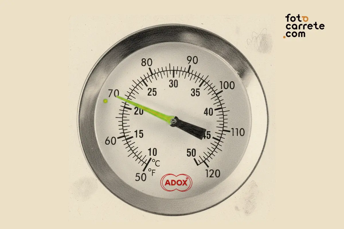 Ilustración de termómetro de dial Adox para revelado fotográfico