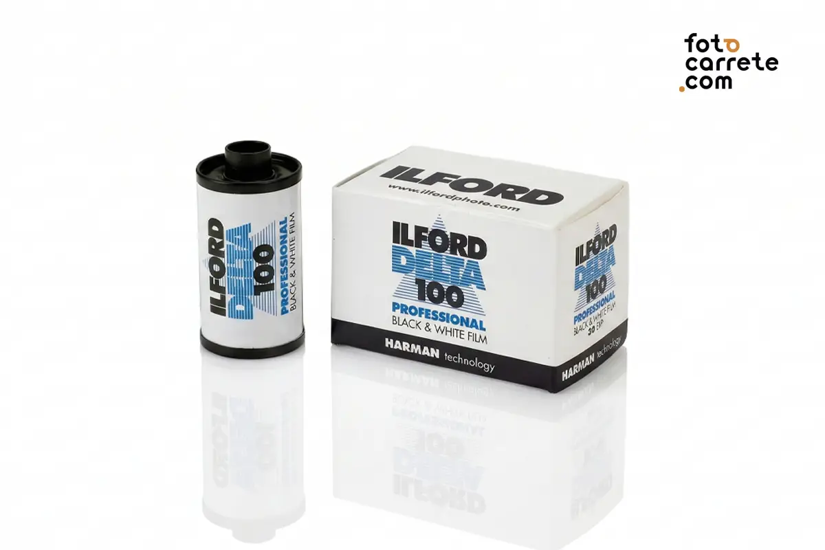 Caja y chasis del carrete Ilford Delta 100 Professional de 35mm
