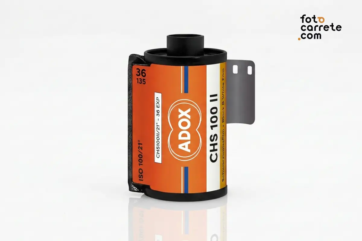 Chasis de la película Adox CHS 100 II para 35mm