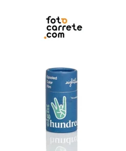 Bote cilíndrico azul del carrete fotográfico a color 8hundred de 800 ISO.