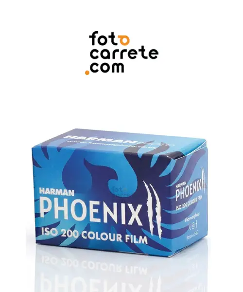 Caja azul del carrete analógico a color Harman Phoenix 200 en 35mm