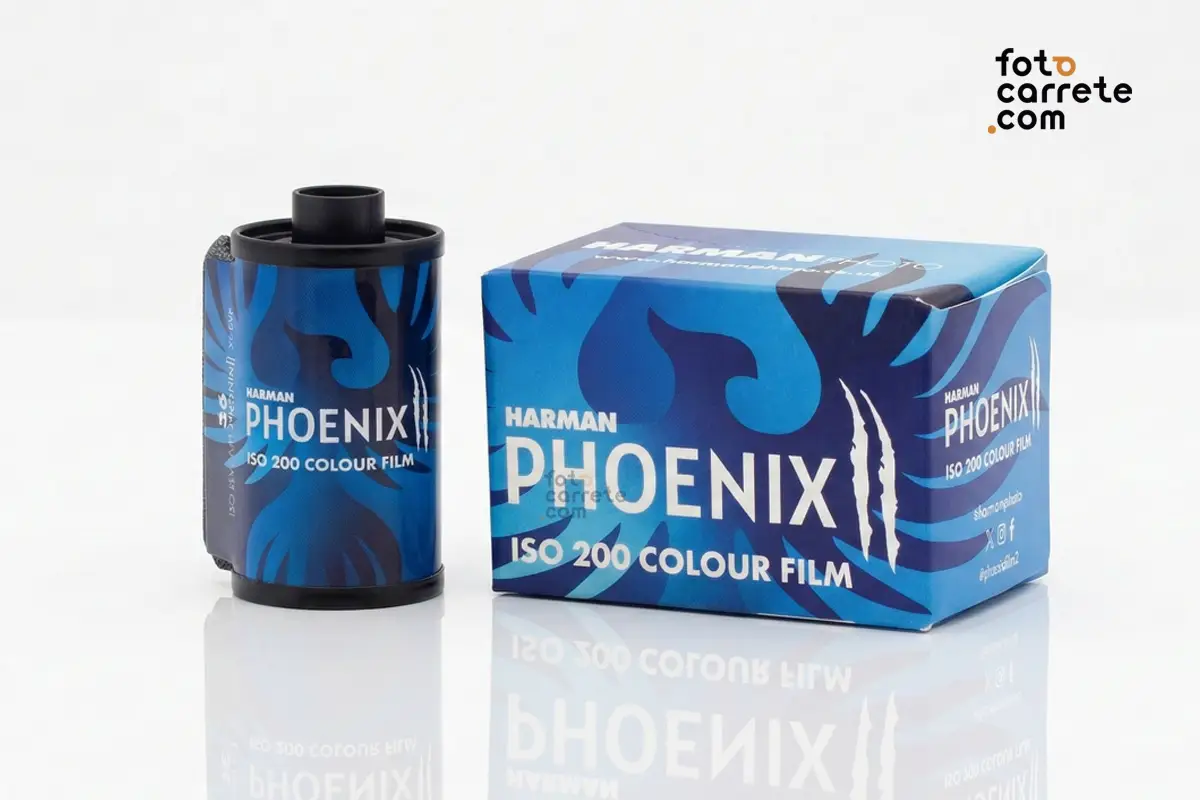 Rollo y caja de película Harman Phoenix 200 formato medio 120.