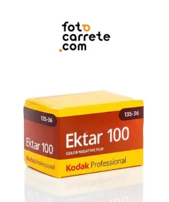 Carrete individual de 35mm Kodak Ektar 100 película en color.