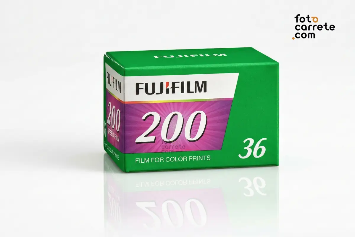 Caja del carrete Fujifilm 200 de 35mm en color