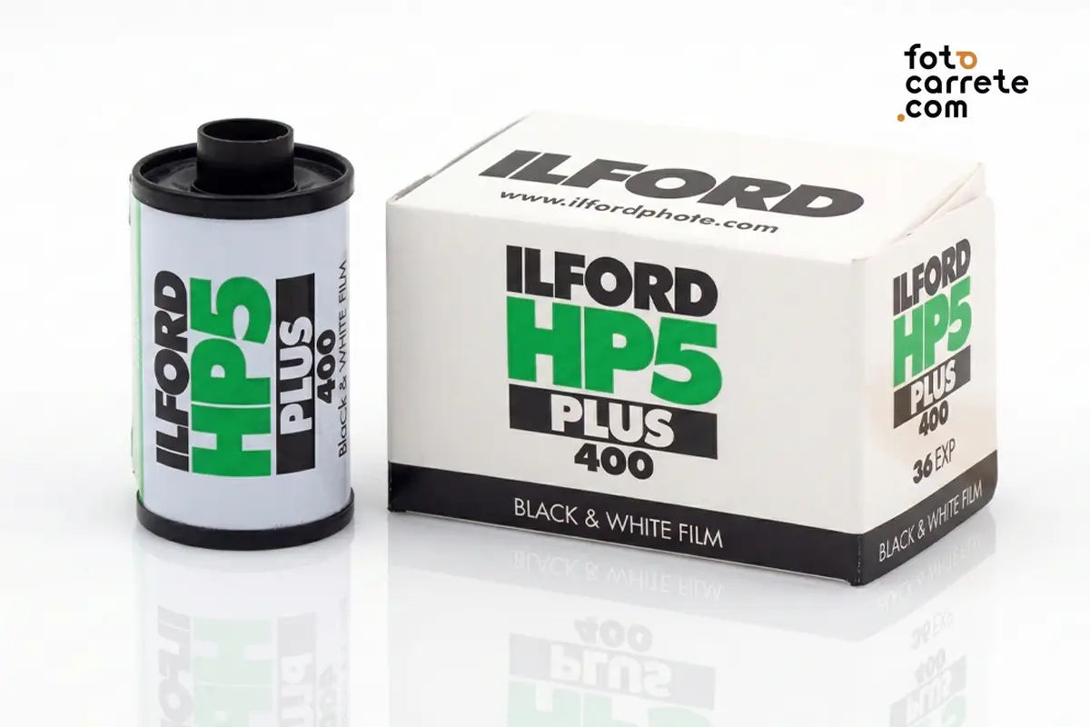 Carrete y caja Ilford HP5 Plus 400 en formato 35mm