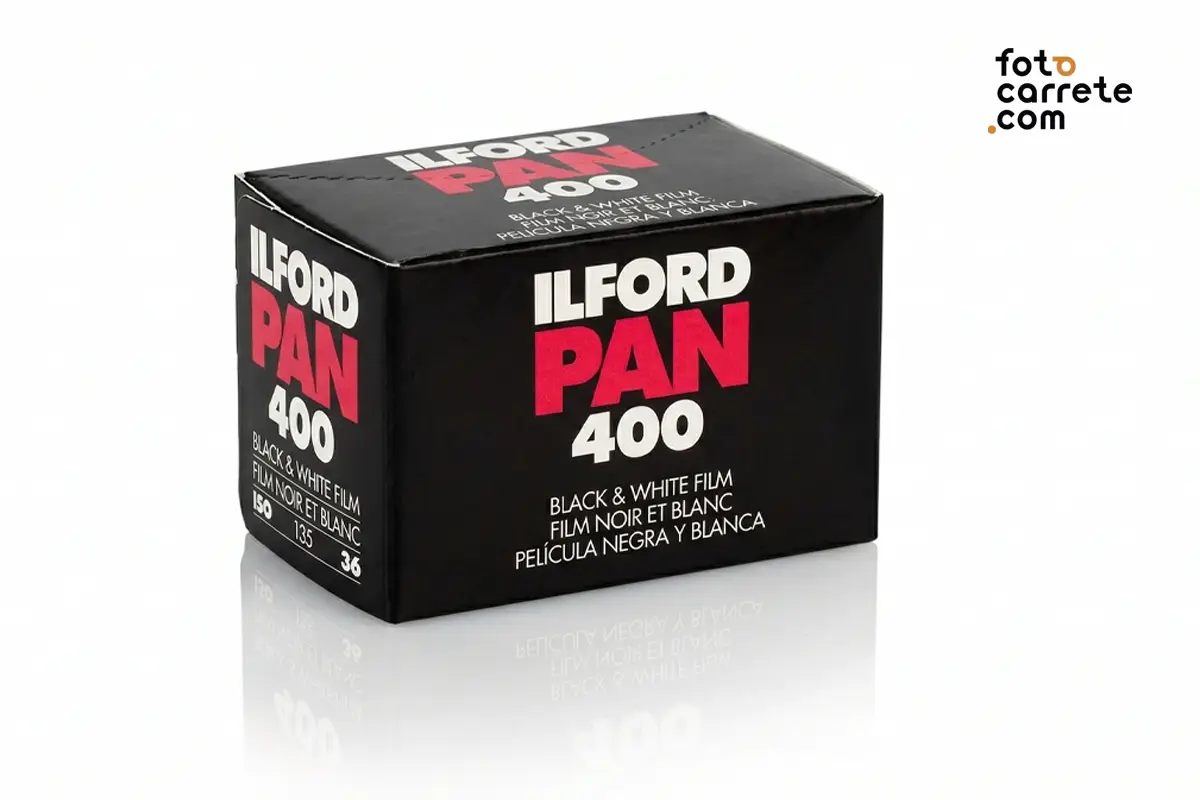 Caja del carrete fotográfico Ilford PAN 400 en blanco y negro