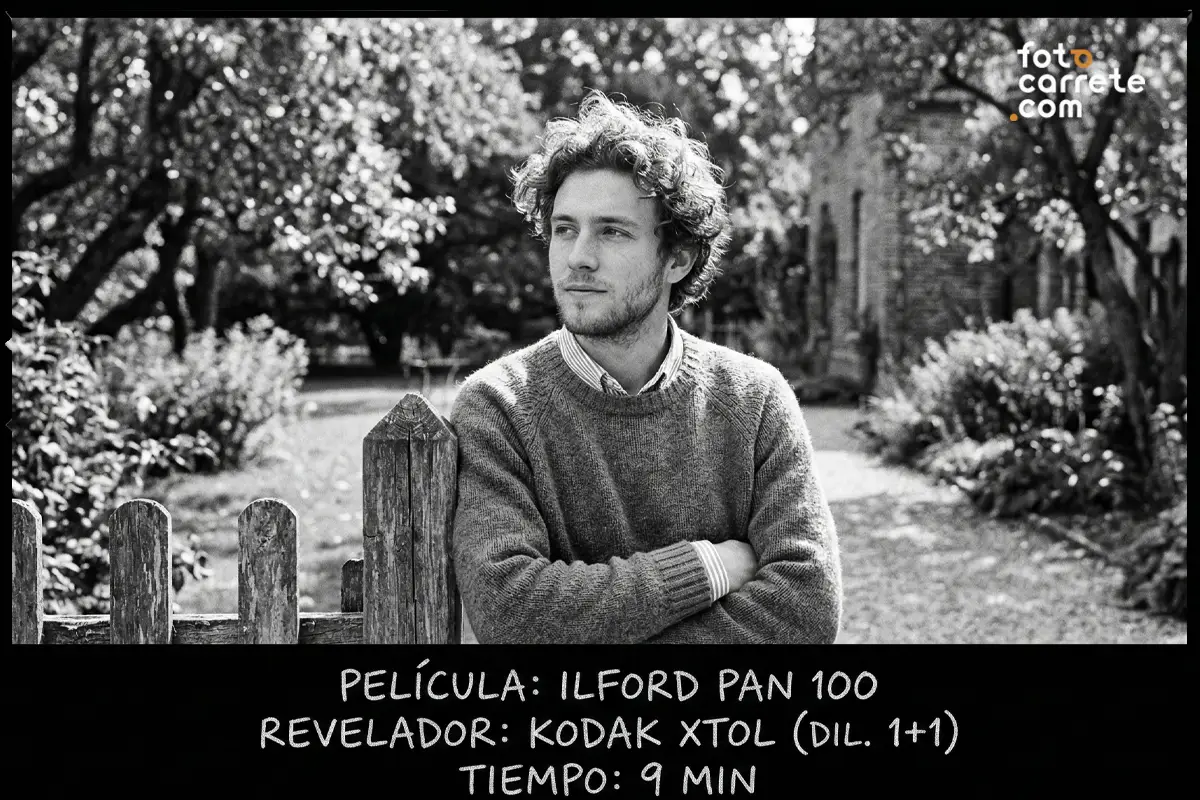 Retrato analógico en exterior tomado con película Ilford Pan 100 y revelador Kodak XTOL