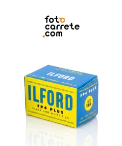 Caja de carrete fotográfico blanco y negro Ilford FP4 Plus 125 de 35mm.