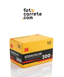 Caja amarilla de película fotográfica Kodak Kodacolor 200 para formato 35mm.