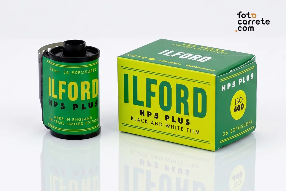 Carrete y caja de película blanco y negro Ilford HP5 Plus ISO 400 en formato 35mm.